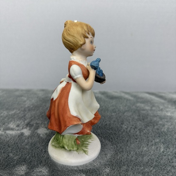 Vintage‎ C-8613 Girl with Blue Bird Figurine Napcoware Made in Poland Porcelain - Picture 4 of 7